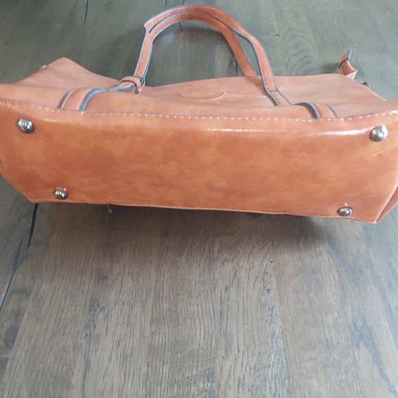 Faux leather hand bag - Picture 2 of 4